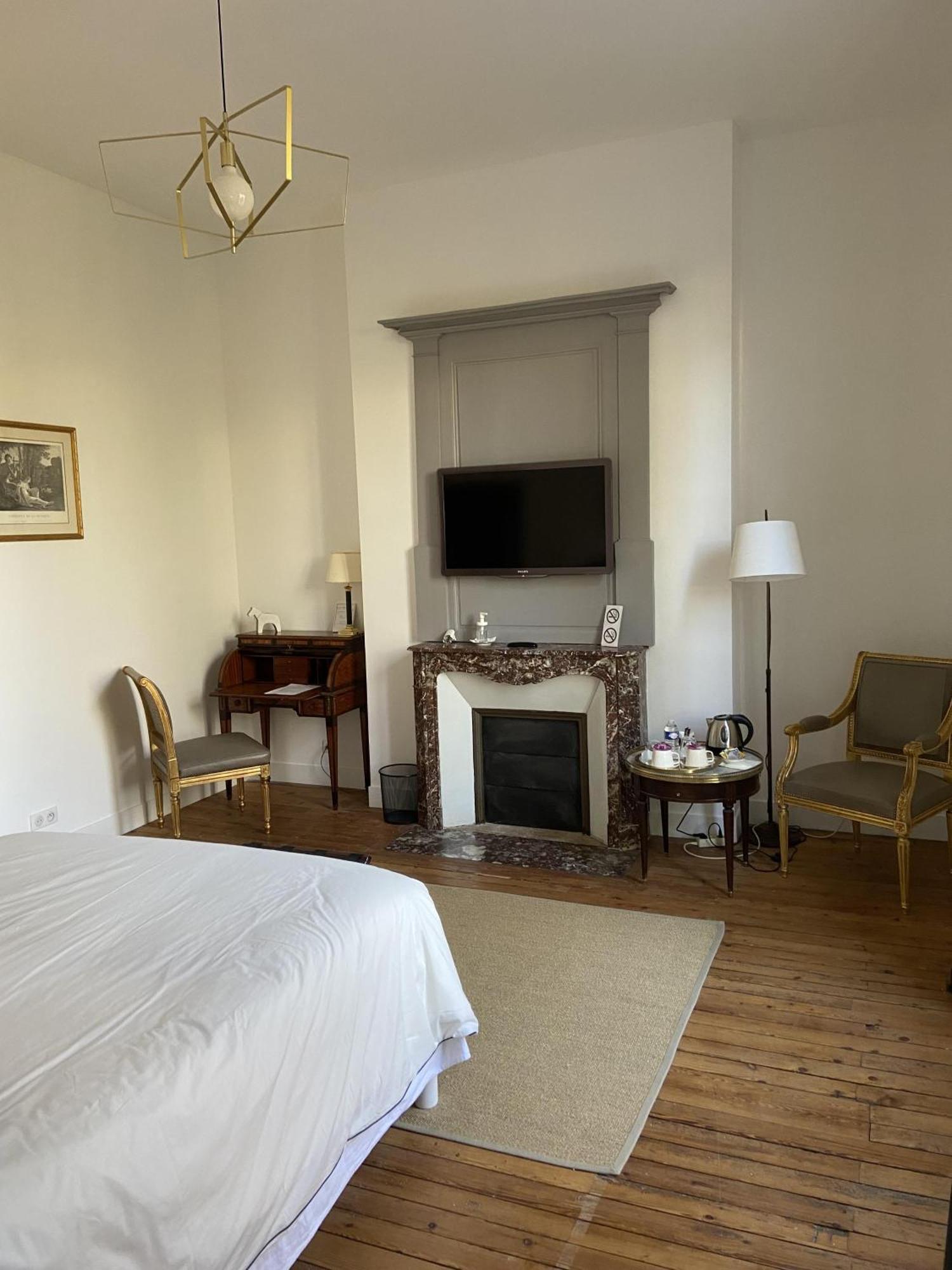 La Grande Carree Bed & Breakfast Saint-Cyr-sur-Loire Rom bilde
